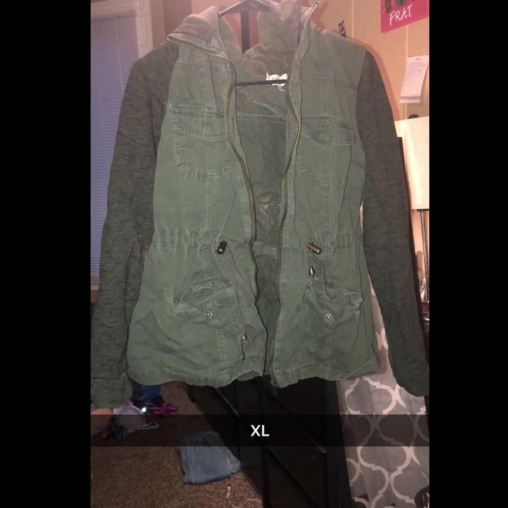 clothes - Picture 3 of 4